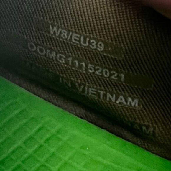 OOFOS WOMENS OOMG EEZEE SLIP ON SNEAKER CAMO Limited - Picture 8 of 8